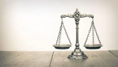 Щодо нарахування процентів поза межами строку кредитування